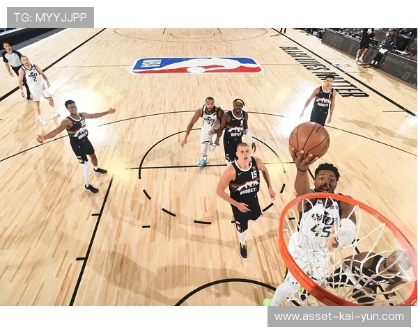 米切尔爆发单节连中三分,爵士反超比分