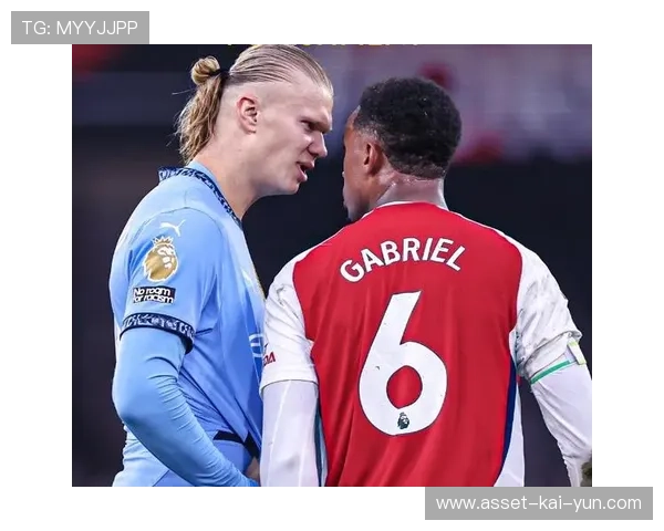 曼城斯通斯门前补射帮助球队锁定胜利：从场上直击生活的点滴力量