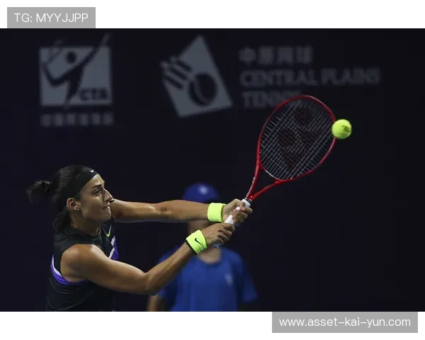 网球赛中惊现“救球王”连续化解赛点