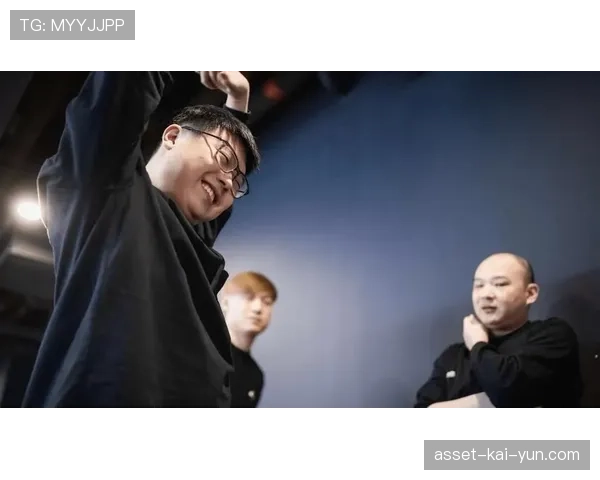 [战队名]重组疑云：在失去核心大腿后，这支老牌豪门能否在废墟中重新站立起来？💔